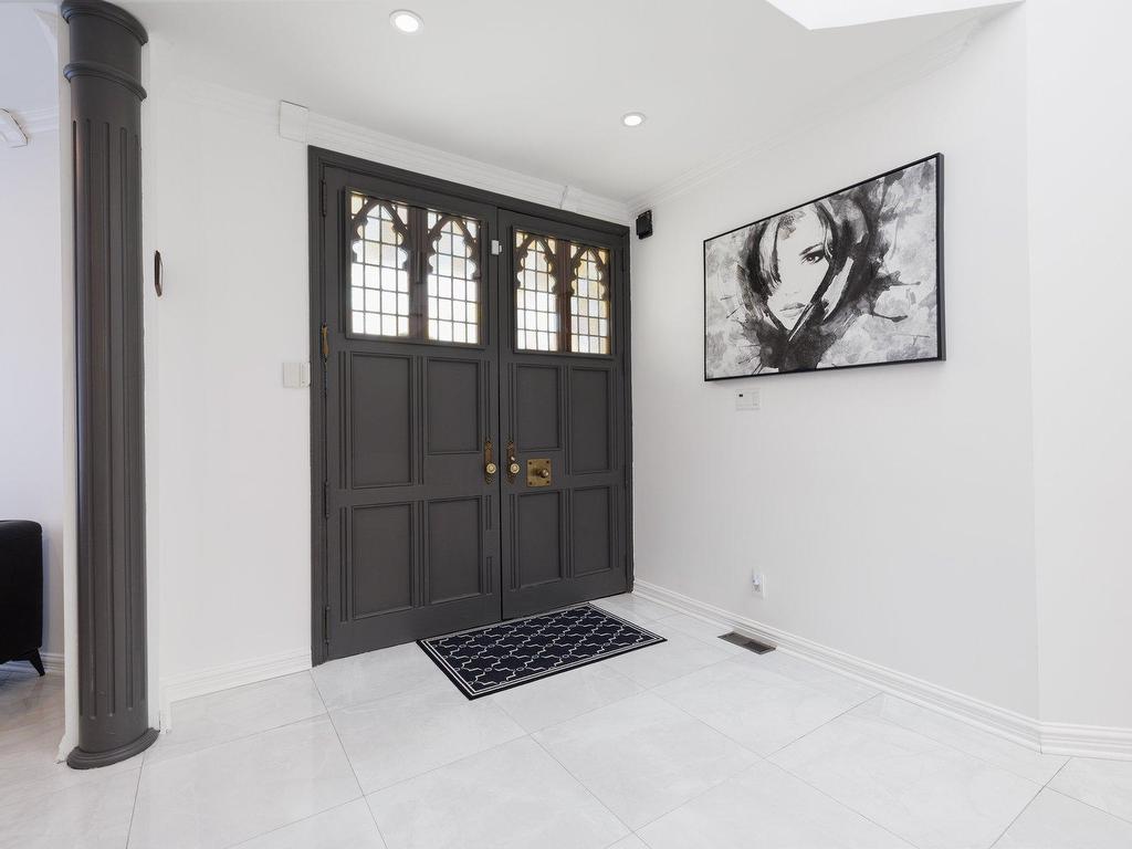 









6


Place de St-Dié

,
Lorraine,




QC
J6Z4M5

