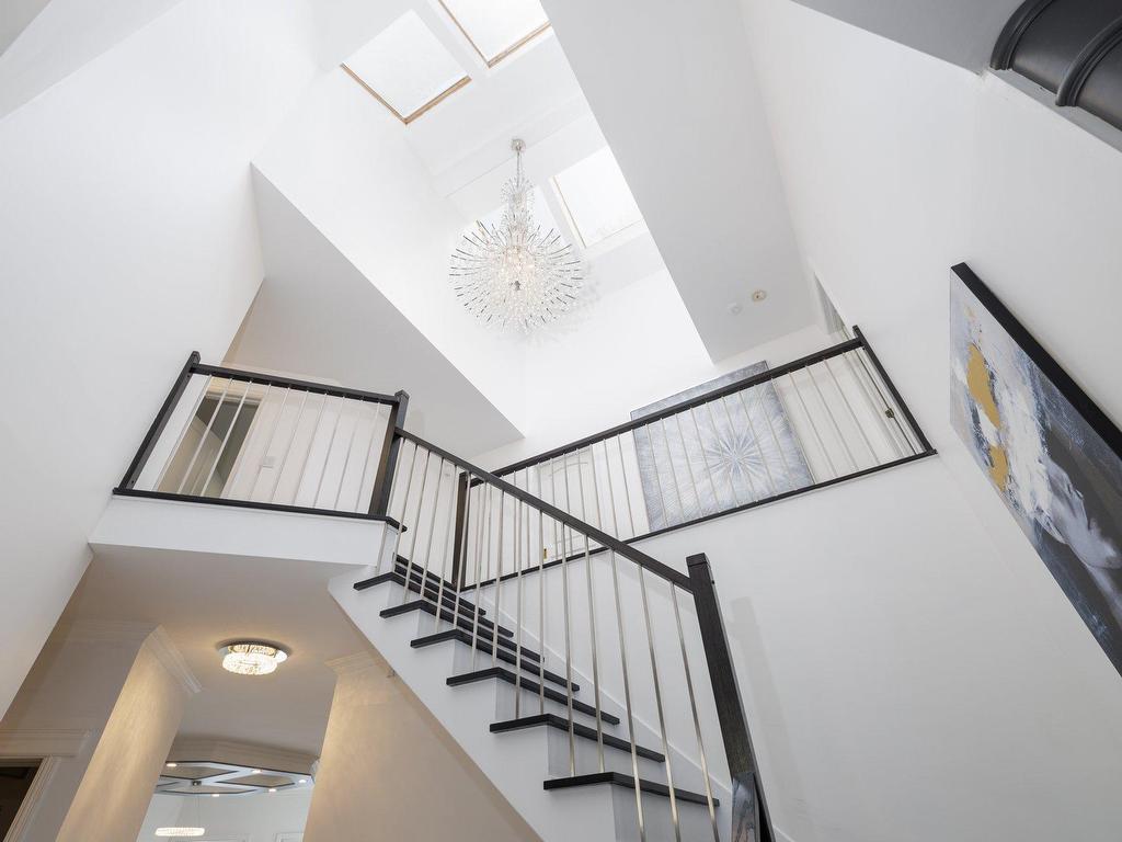 









6


Place de St-Dié

,
Lorraine,




QC
J6Z4M5

