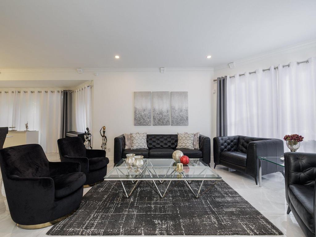 









6


Place de St-Dié

,
Lorraine,




QC
J6Z4M5

