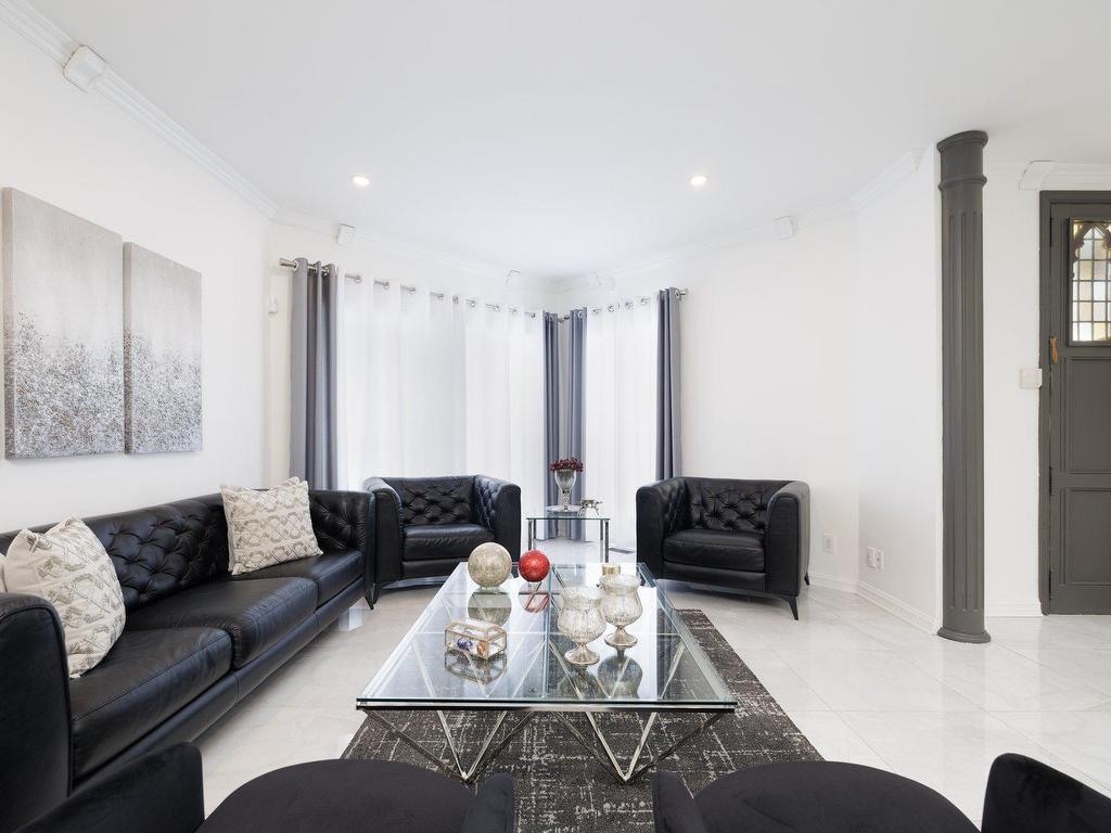 









6


Place de St-Dié

,
Lorraine,




QC
J6Z4M5

