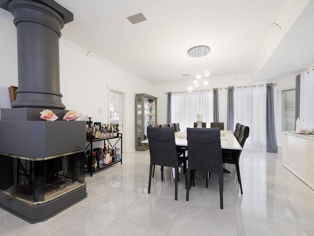 









6


Place de St-Dié

,
Lorraine,




QC
J6Z4M5

