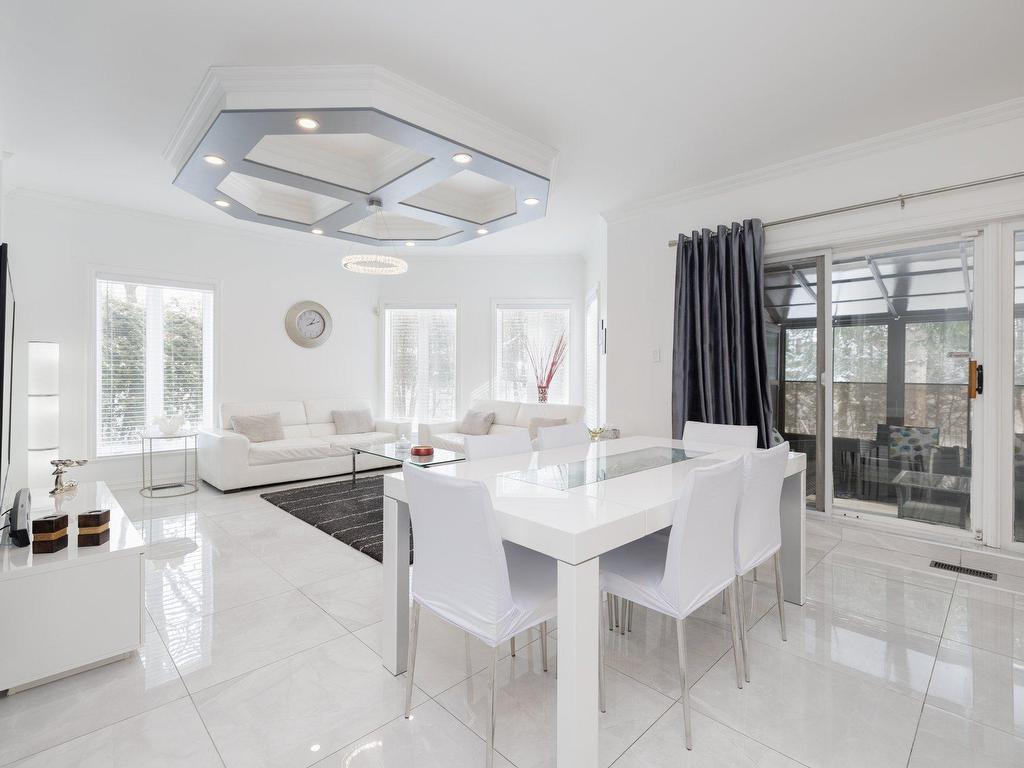 









6


Place de St-Dié

,
Lorraine,




QC
J6Z4M5

