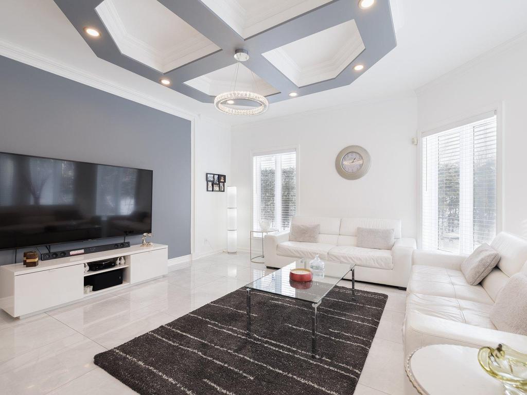 









6


Place de St-Dié

,
Lorraine,




QC
J6Z4M5

