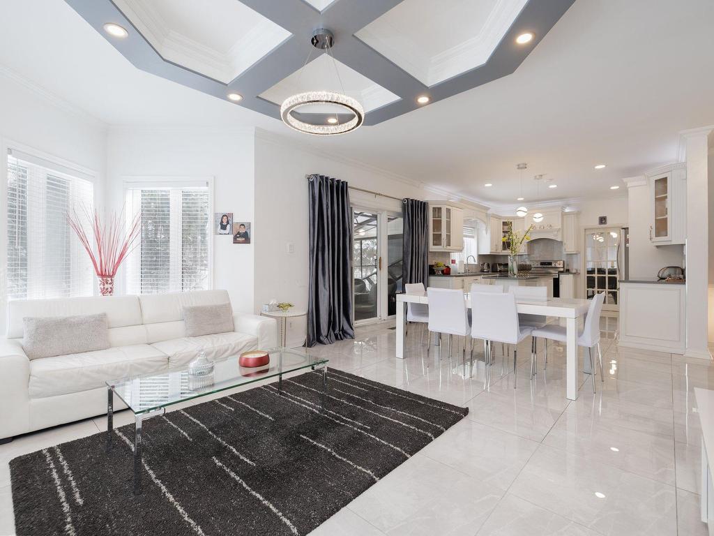 









6


Place de St-Dié

,
Lorraine,




QC
J6Z4M5

