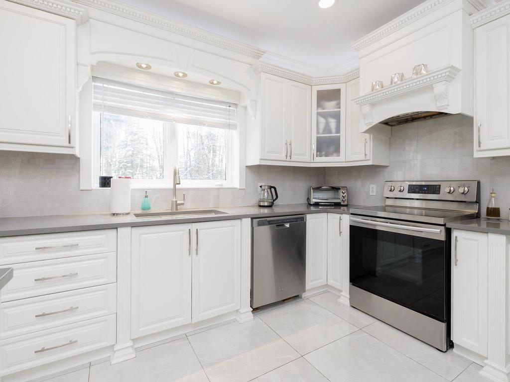 









6


Place de St-Dié

,
Lorraine,




QC
J6Z4M5

