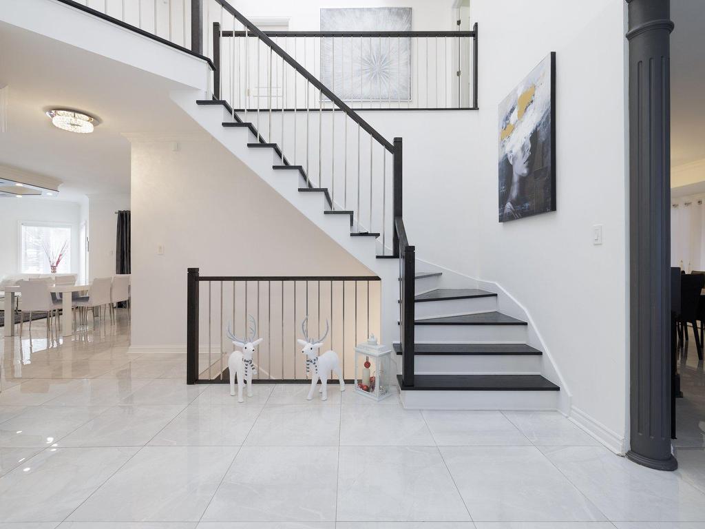 









6


Place de St-Dié

,
Lorraine,




QC
J6Z4M5

