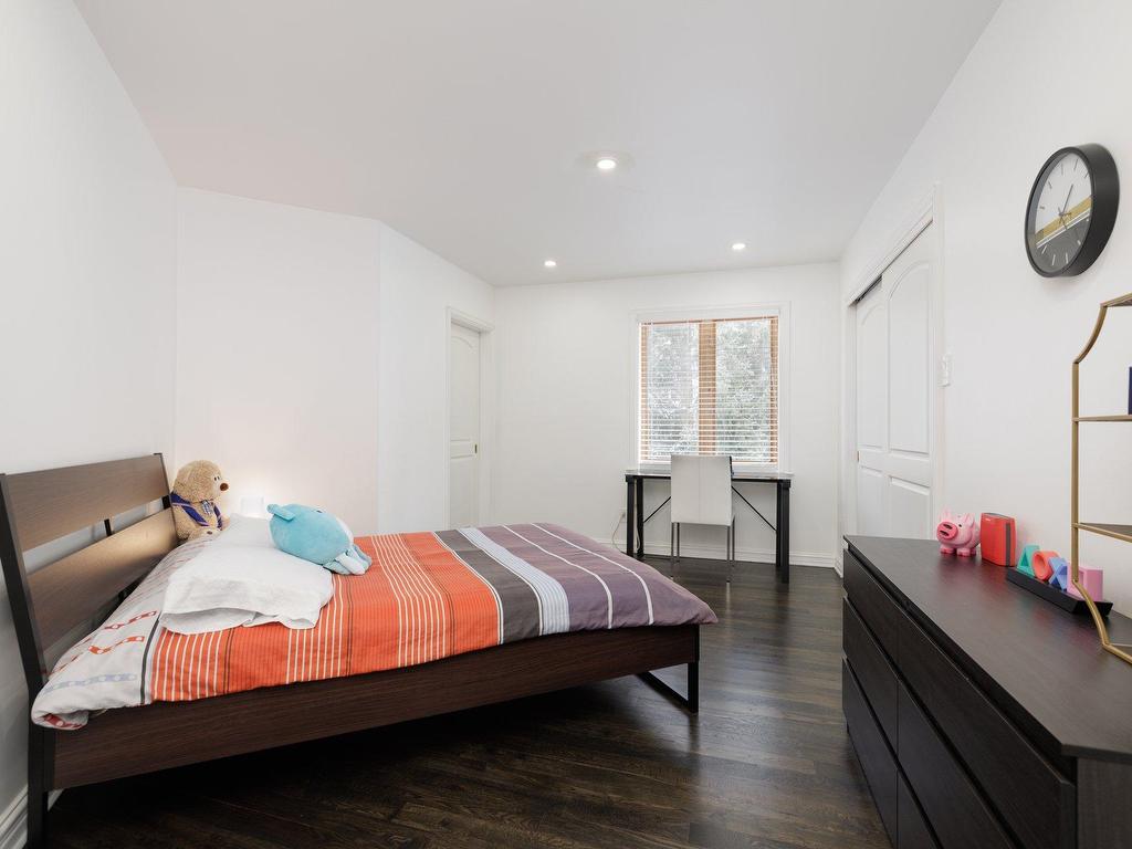 









6


Place de St-Dié

,
Lorraine,




QC
J6Z4M5

