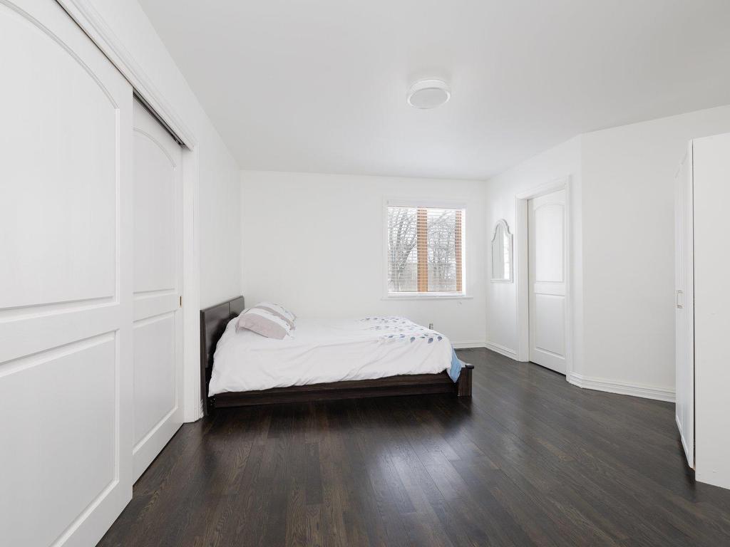 









6


Place de St-Dié

,
Lorraine,




QC
J6Z4M5


