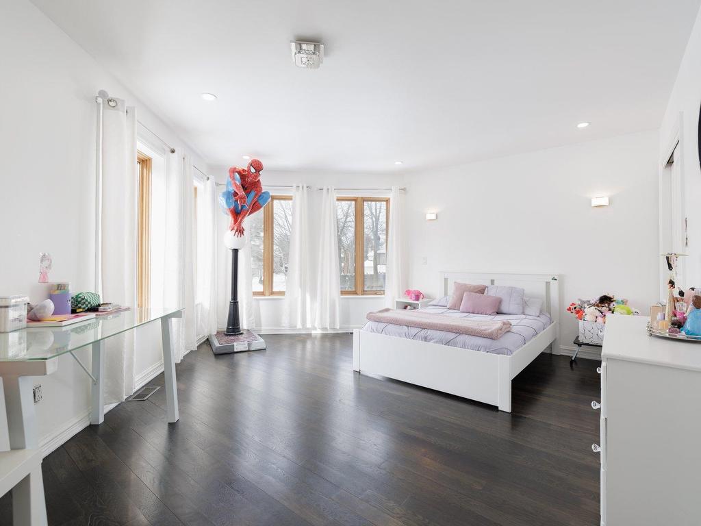 









6


Place de St-Dié

,
Lorraine,




QC
J6Z4M5

