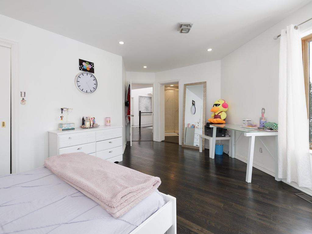 









6


Place de St-Dié

,
Lorraine,




QC
J6Z4M5

