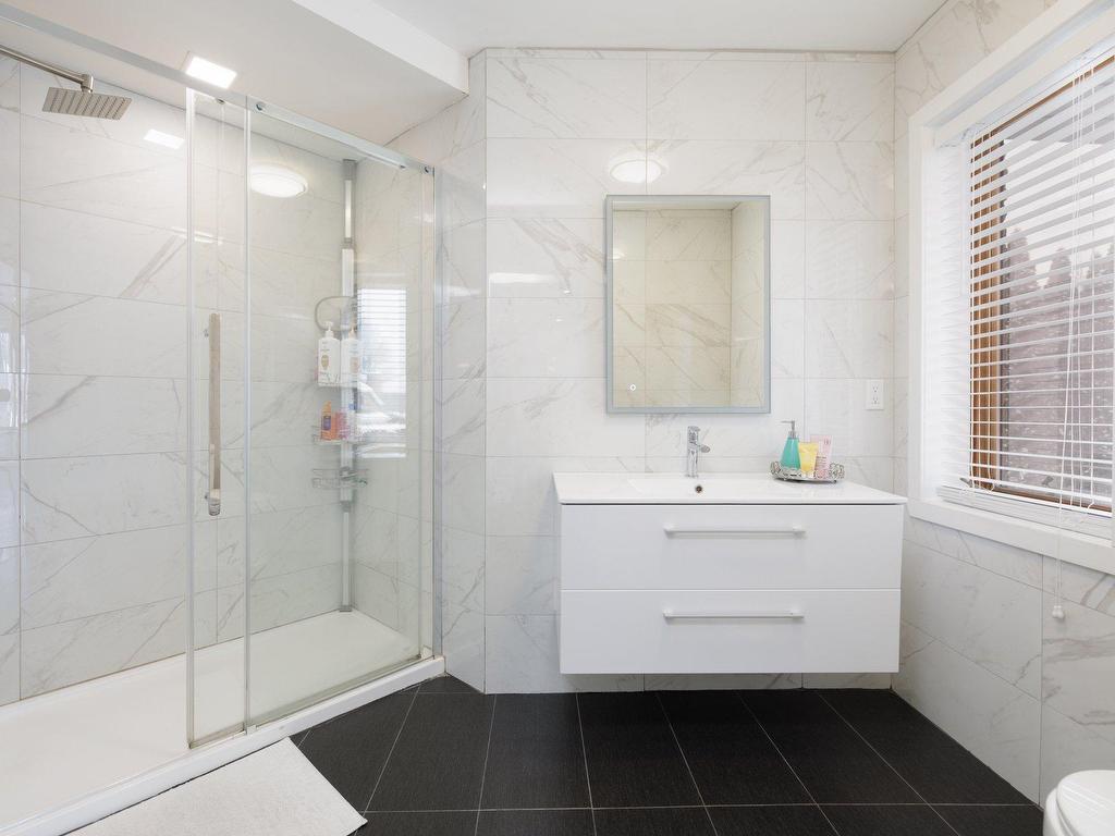









6


Place de St-Dié

,
Lorraine,




QC
J6Z4M5

