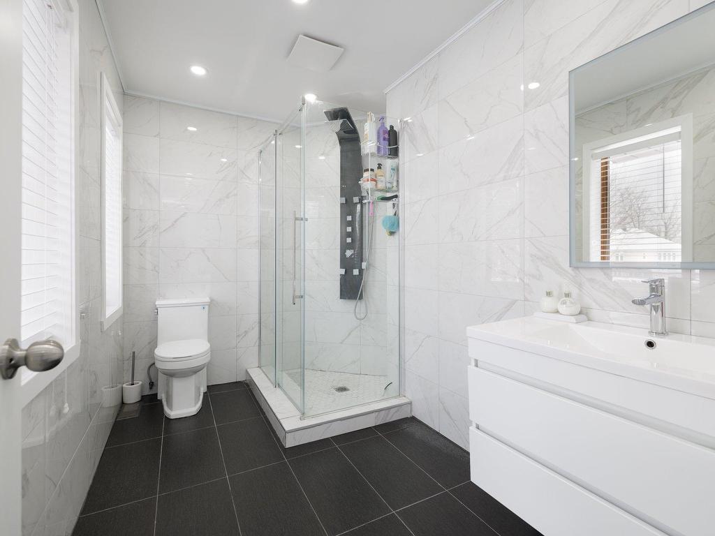 









6


Place de St-Dié

,
Lorraine,




QC
J6Z4M5

