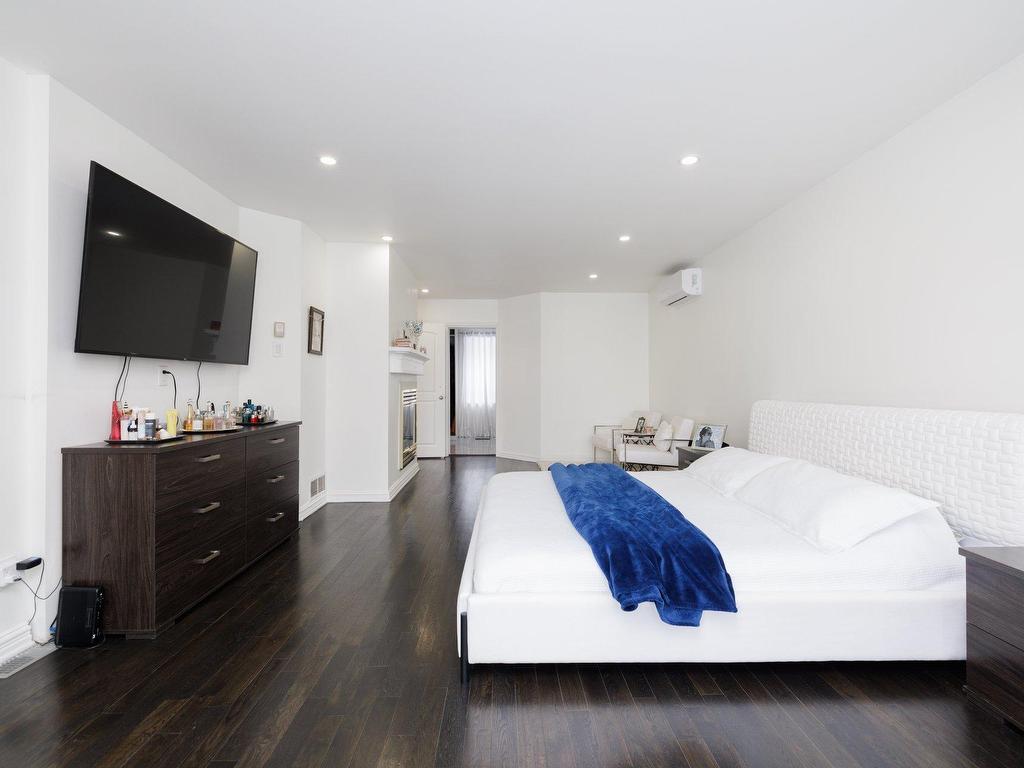 









6


Place de St-Dié

,
Lorraine,




QC
J6Z4M5

