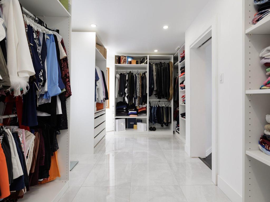 









6


Place de St-Dié

,
Lorraine,




QC
J6Z4M5

