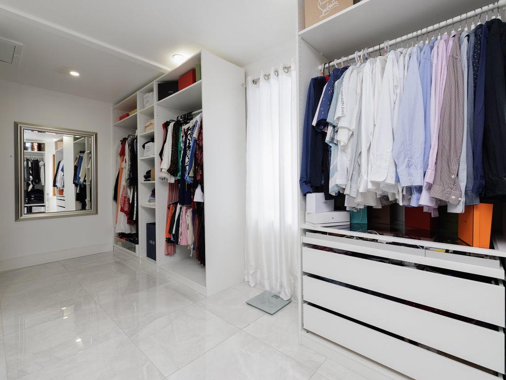 









6


Place de St-Dié

,
Lorraine,




QC
J6Z4M5

