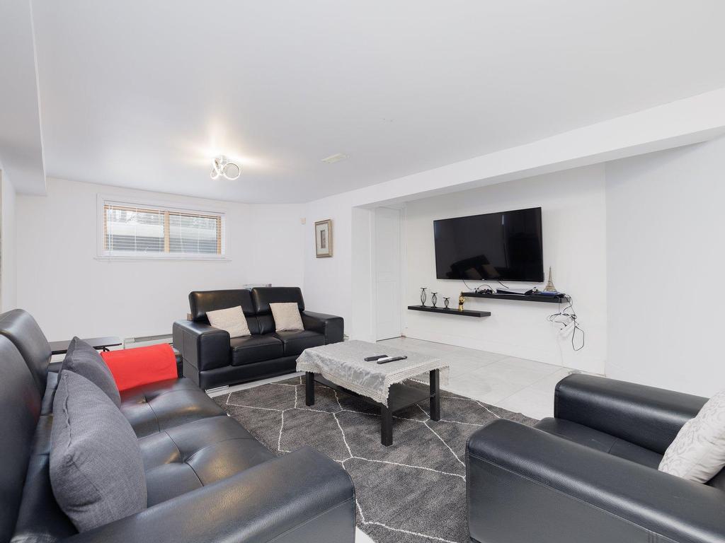 









6


Place de St-Dié

,
Lorraine,




QC
J6Z4M5

