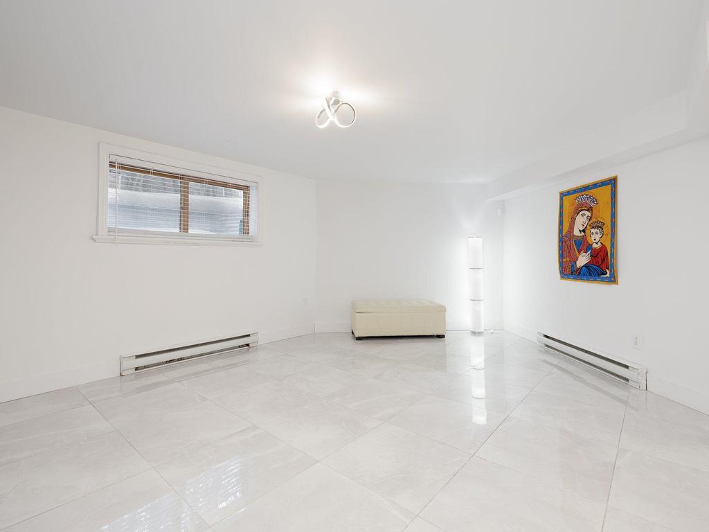 









6


Place de St-Dié

,
Lorraine,




QC
J6Z4M5

