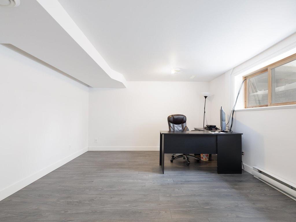 









6


Place de St-Dié

,
Lorraine,




QC
J6Z4M5

