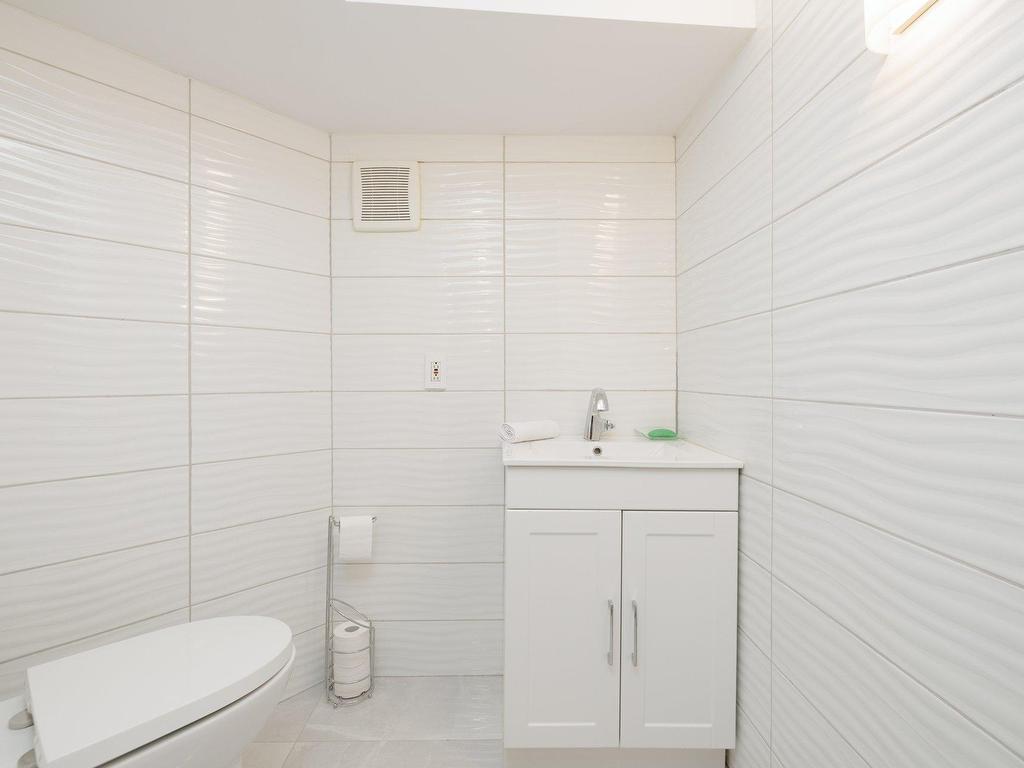 









6


Place de St-Dié

,
Lorraine,




QC
J6Z4M5


