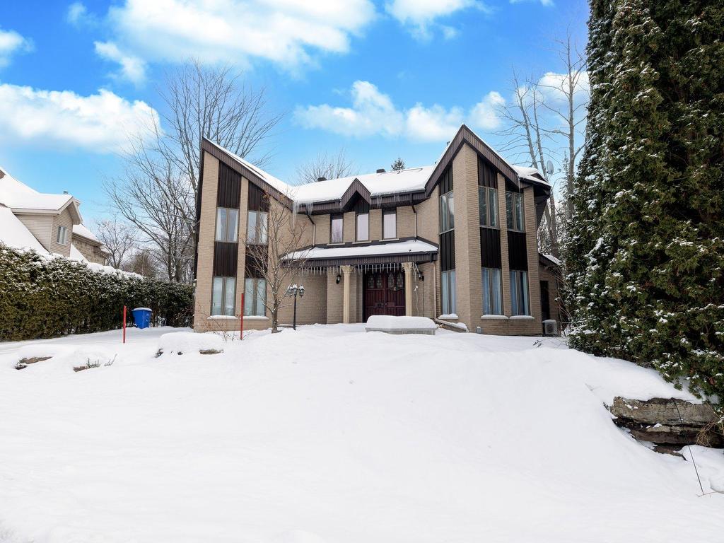 









6


Place de St-Dié

,
Lorraine,




QC
J6Z4M5

