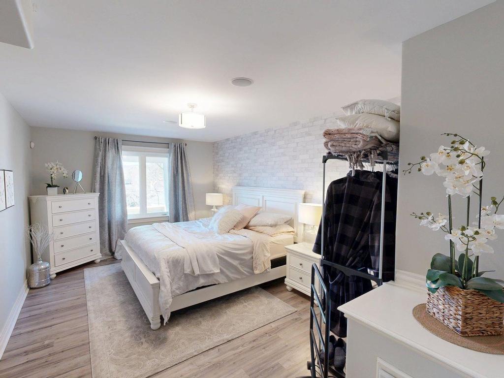 












927 Shore Drive

,
Bedford,




NS
B4A 2E6

