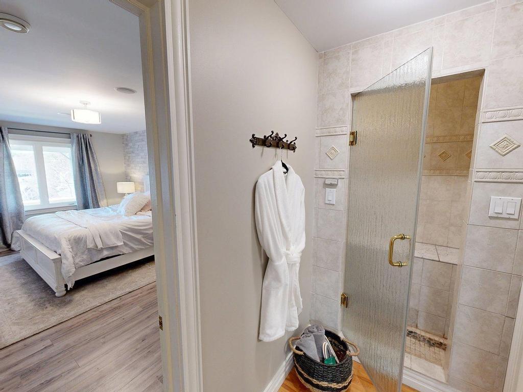 












927 Shore Drive

,
Bedford,




NS
B4A 2E6

