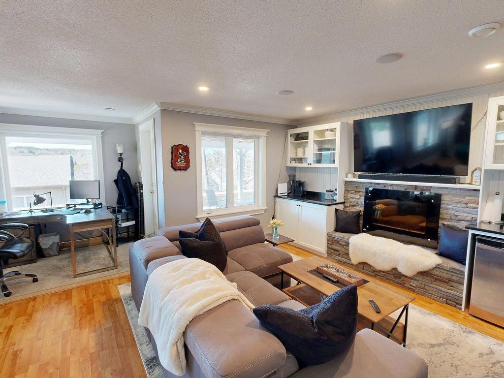 












927 Shore Drive

,
Bedford,




NS
B4A 2E6

