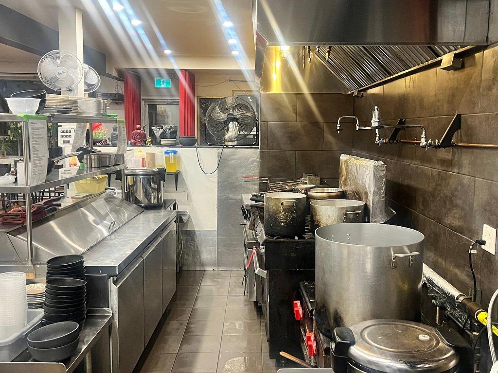 









3637


Rue Ste-Catherine E.

,
Montréal (Mercier/Hochelaga-Maisonneuve),




QC
H1W2E6

