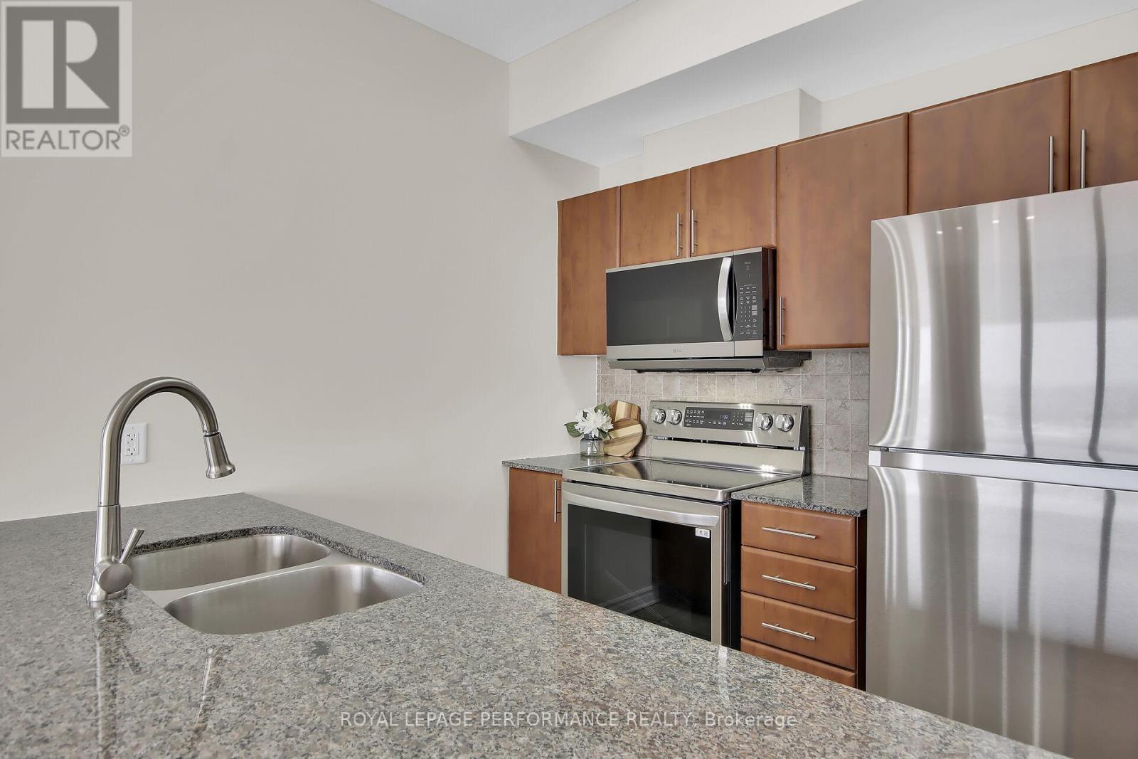 












1807 - 70 LANDRY STREET

,
Ottawa,




Ontario
K1L0A8

