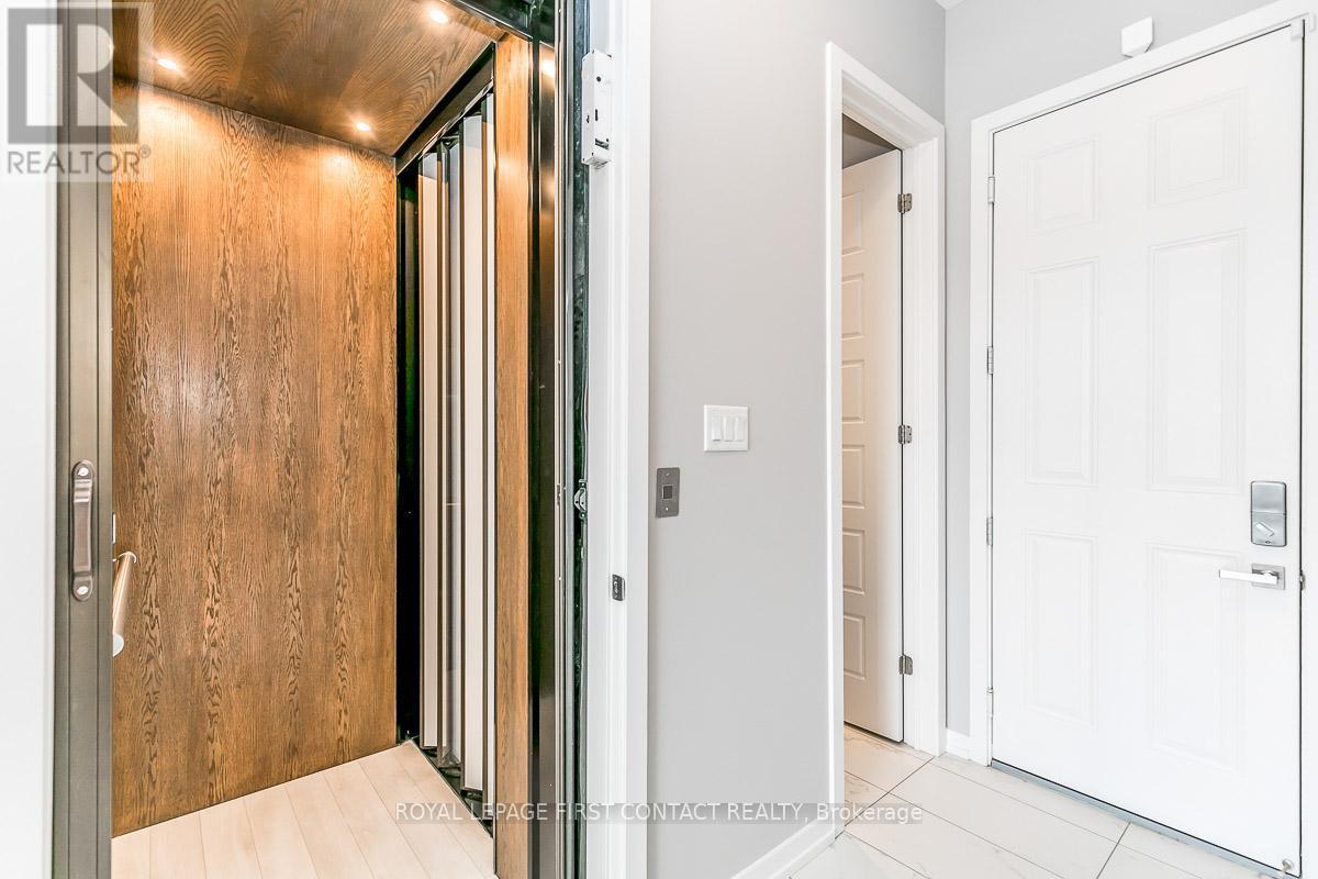 












3645 FERRETTI COURT

,
Innisfil,




Ontario
L9S0N6

