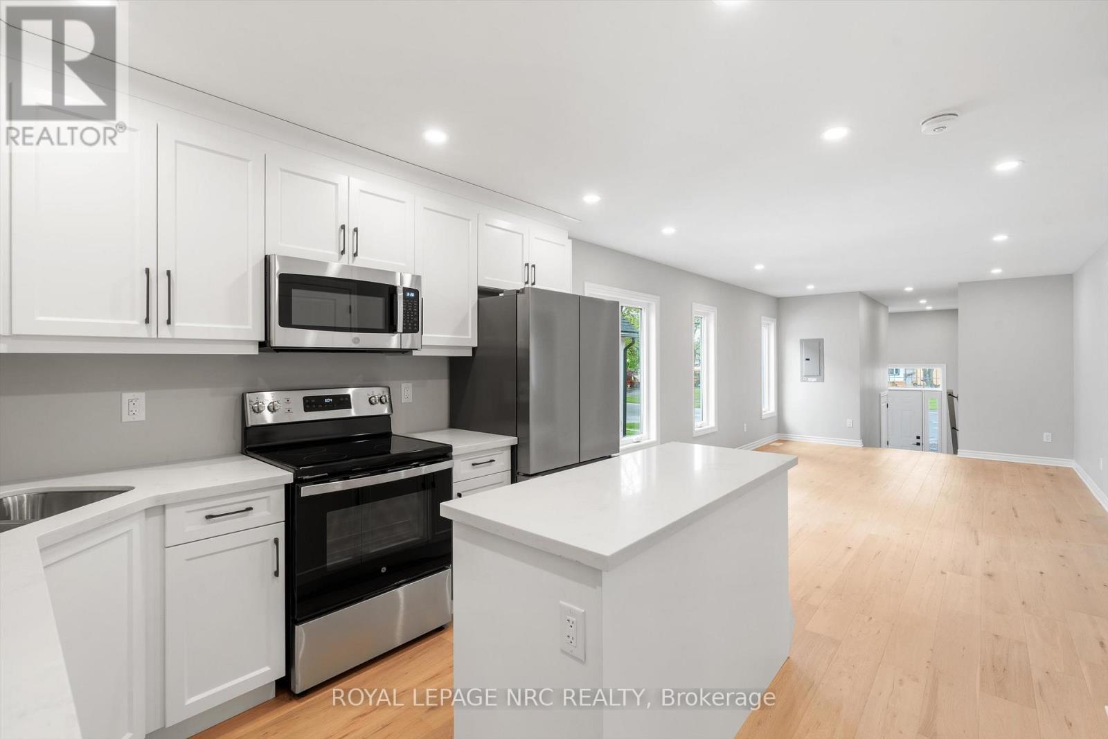 












137 ST. GEORGE STREET

,
Welland (Broadway),




Ontario
L3C5N7

