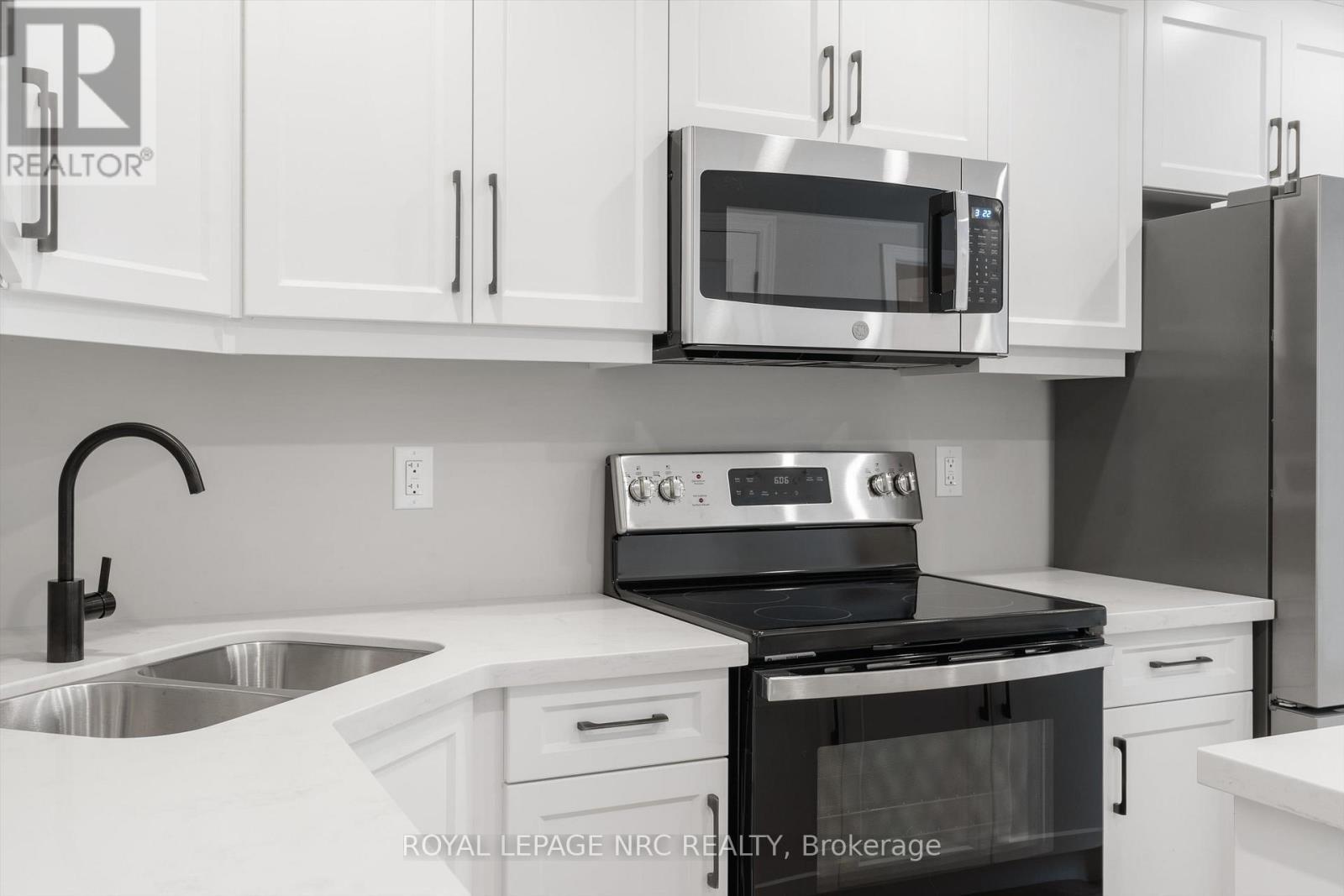 












137 ST. GEORGE STREET

,
Welland (Broadway),




Ontario
L3C5N7

