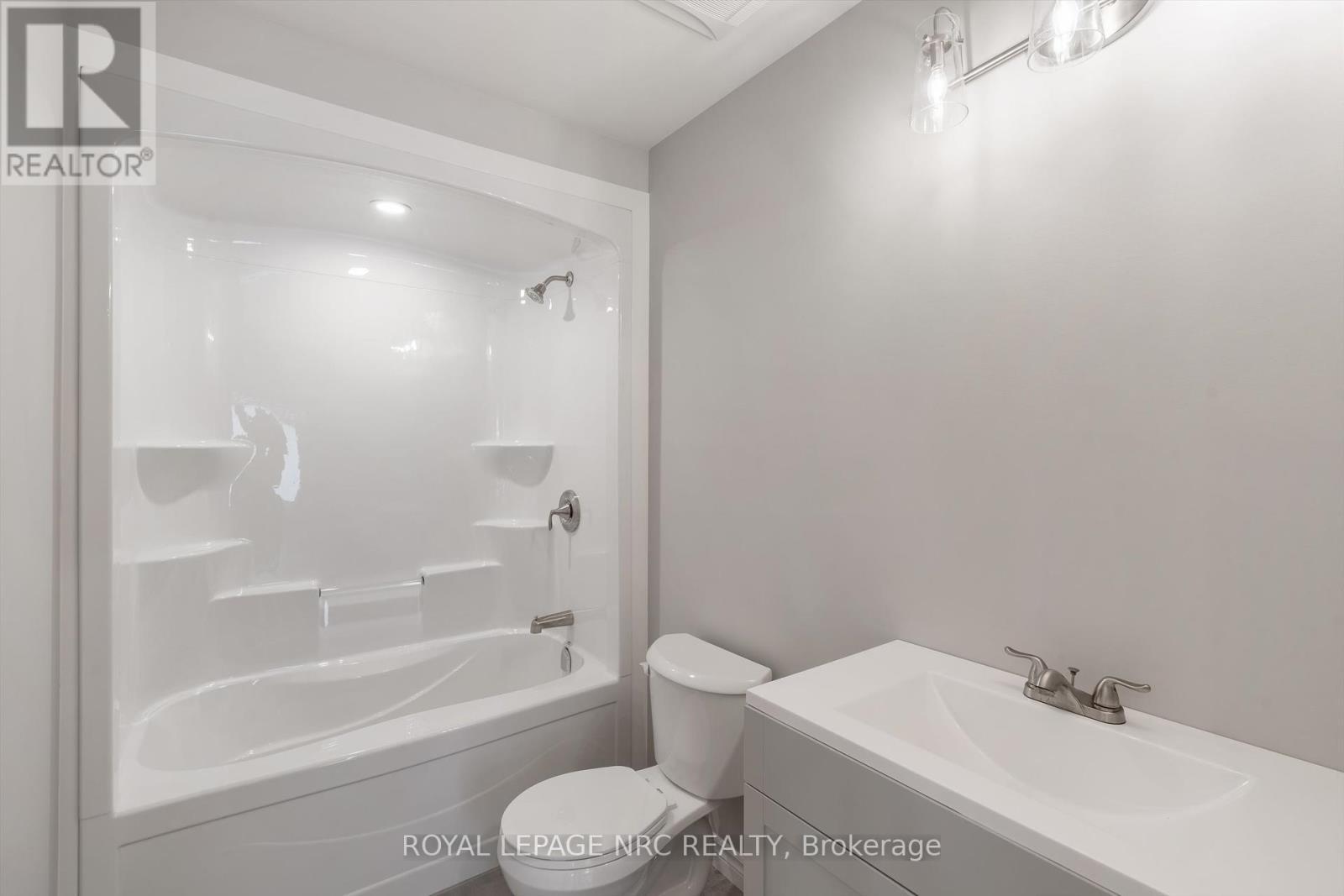 












137 ST. GEORGE STREET

,
Welland (Broadway),




Ontario
L3C5N7

