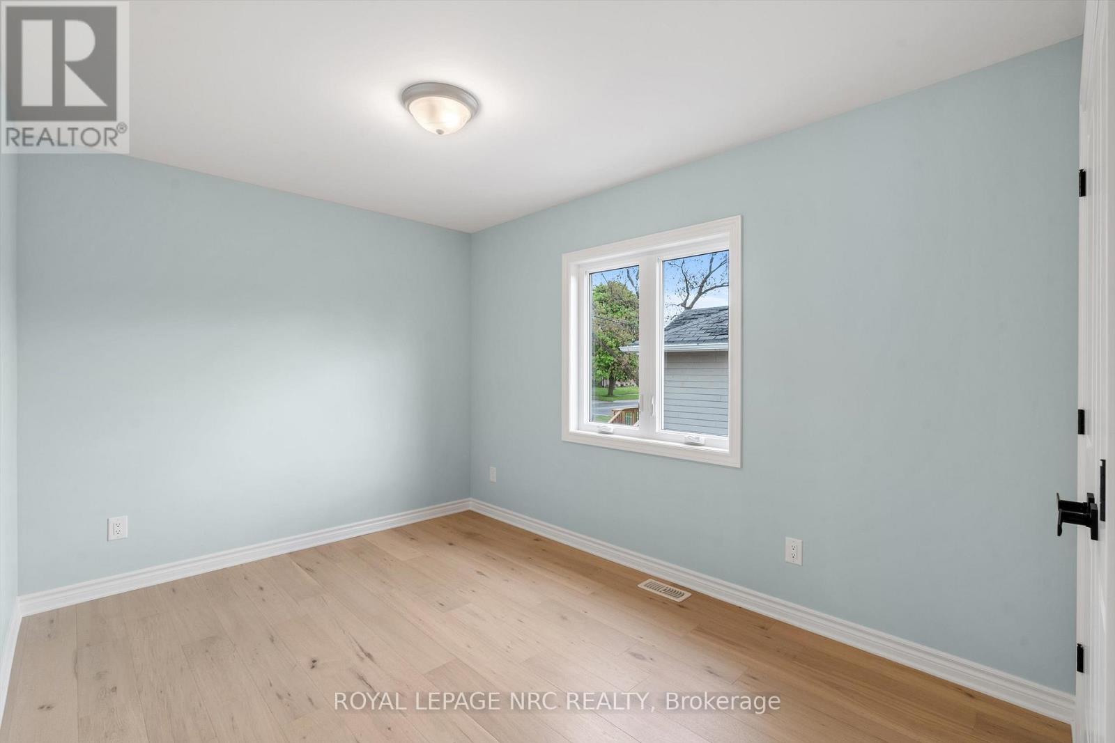 












137 ST. GEORGE STREET

,
Welland (Broadway),




Ontario
L3C5N7

