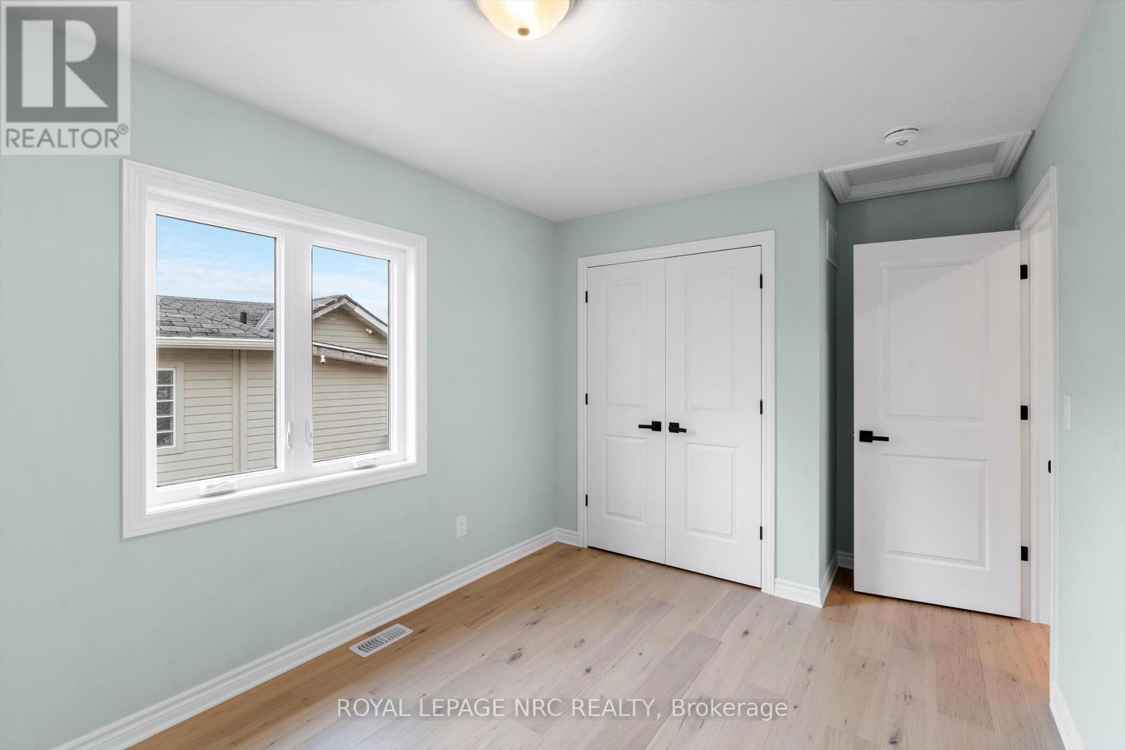 












137 ST. GEORGE STREET

,
Welland (Broadway),




Ontario
L3C5N7

