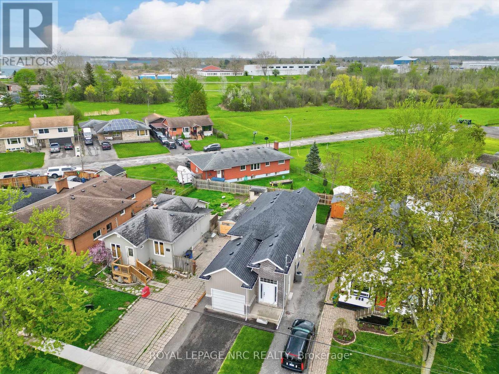 












137 ST. GEORGE STREET

,
Welland (Broadway),




Ontario
L3C5N7

