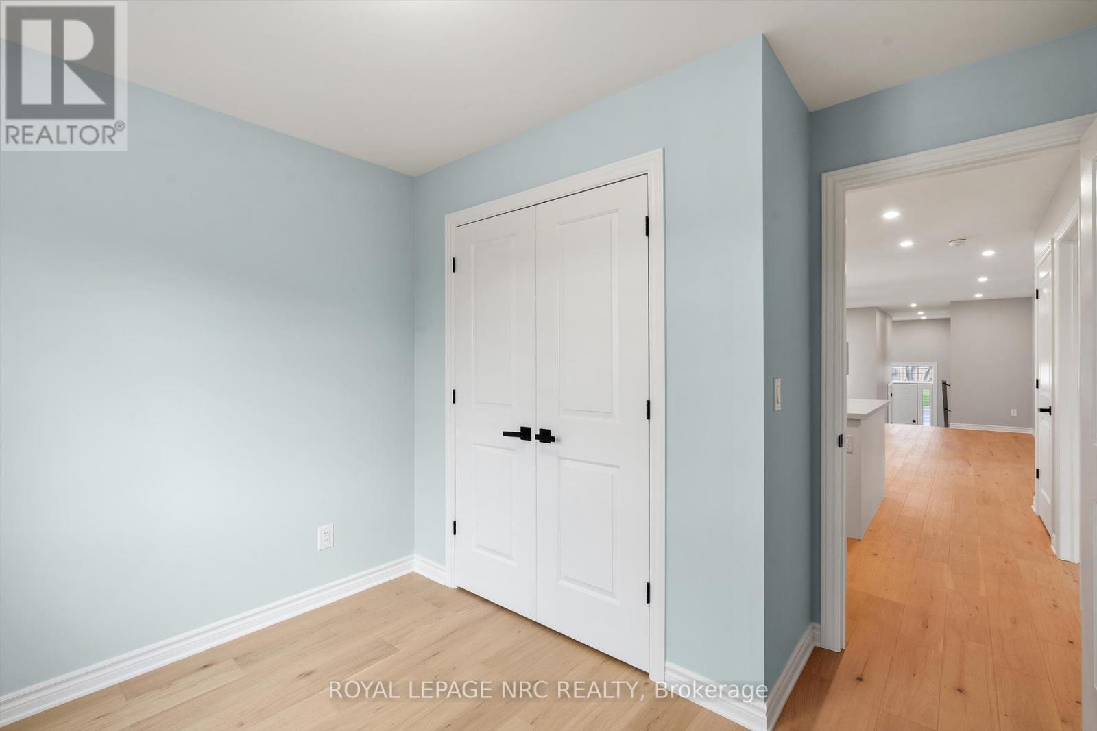 












137 ST. GEORGE STREET

,
Welland (Broadway),




Ontario
L3C5N7

