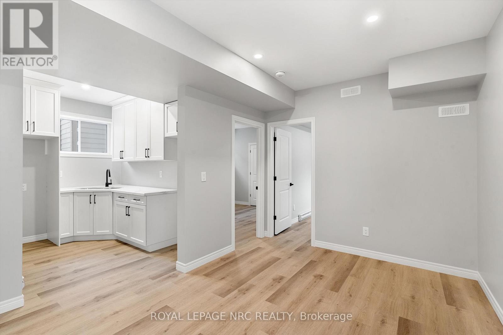 












137 ST. GEORGE STREET

,
Welland (Broadway),




Ontario
L3C5N7

