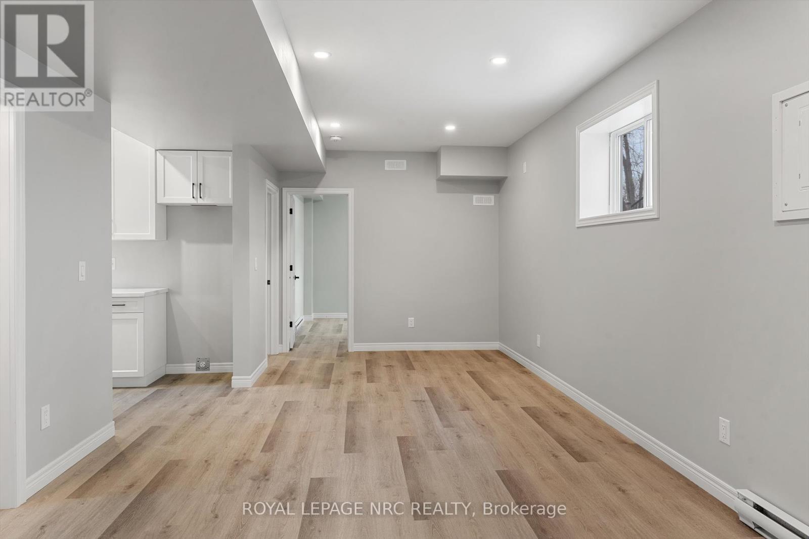 












137 ST. GEORGE STREET

,
Welland (Broadway),




Ontario
L3C5N7


