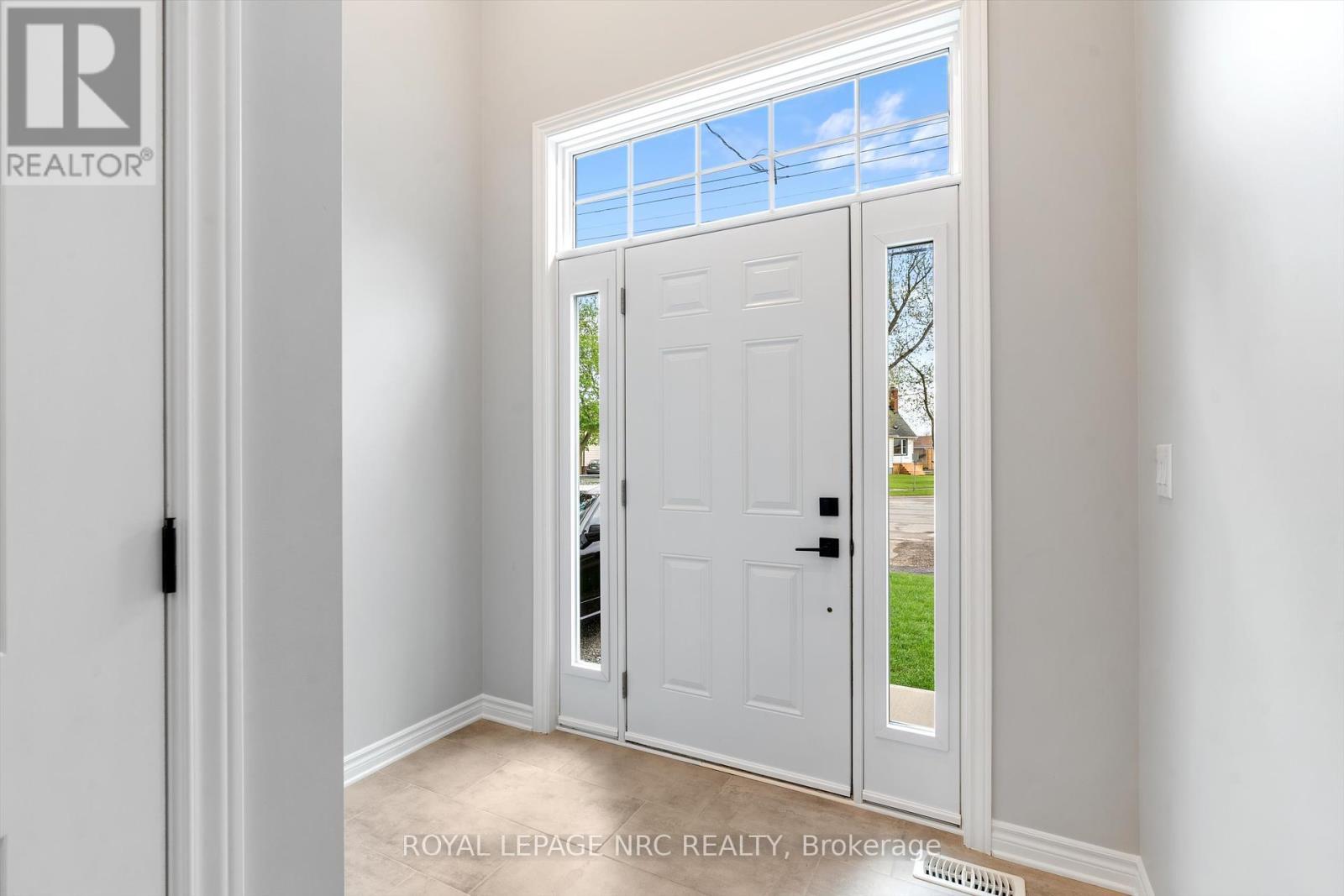 












137 ST. GEORGE STREET

,
Welland (Broadway),




Ontario
L3C5N7

