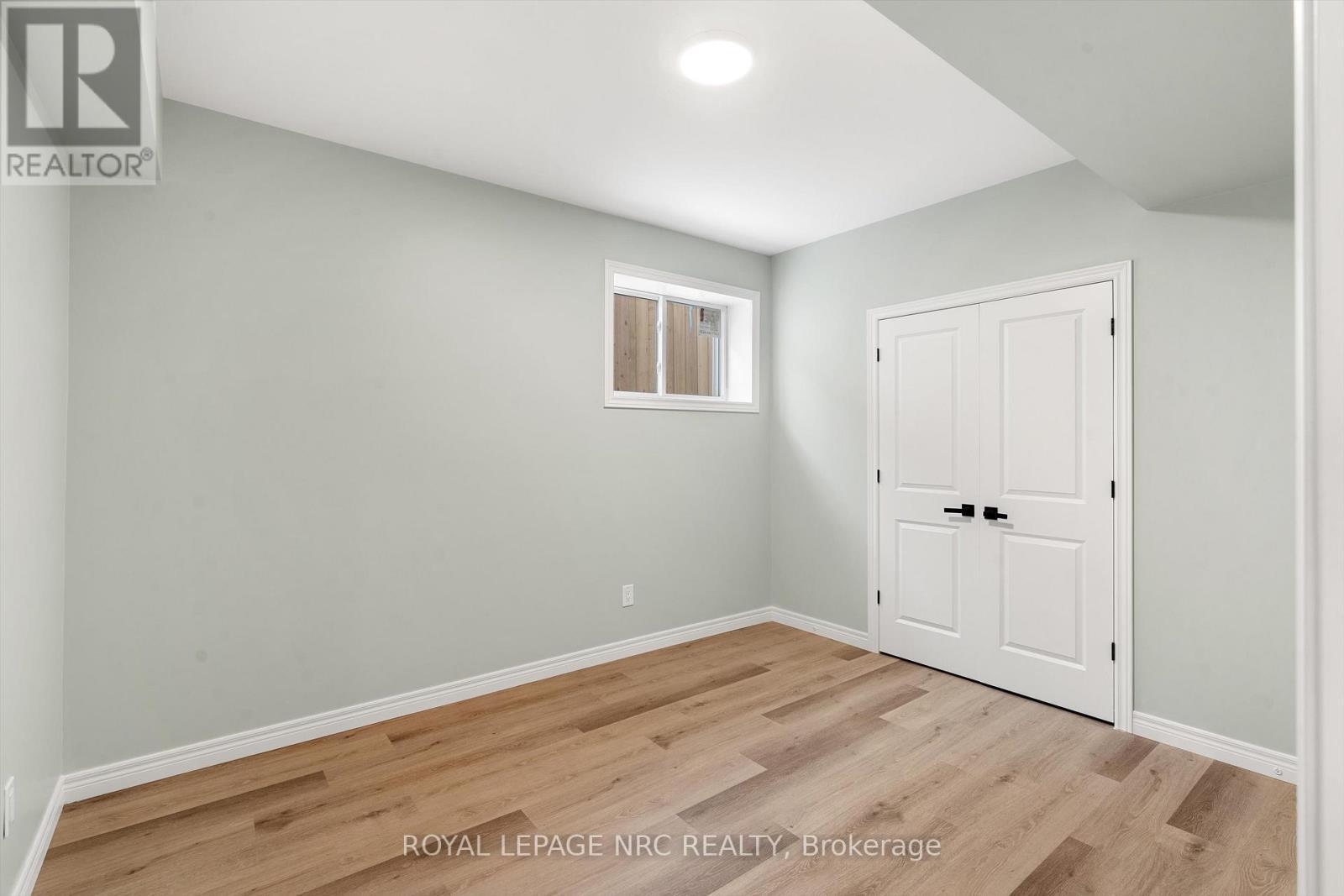 












137 ST. GEORGE STREET

,
Welland (Broadway),




Ontario
L3C5N7

