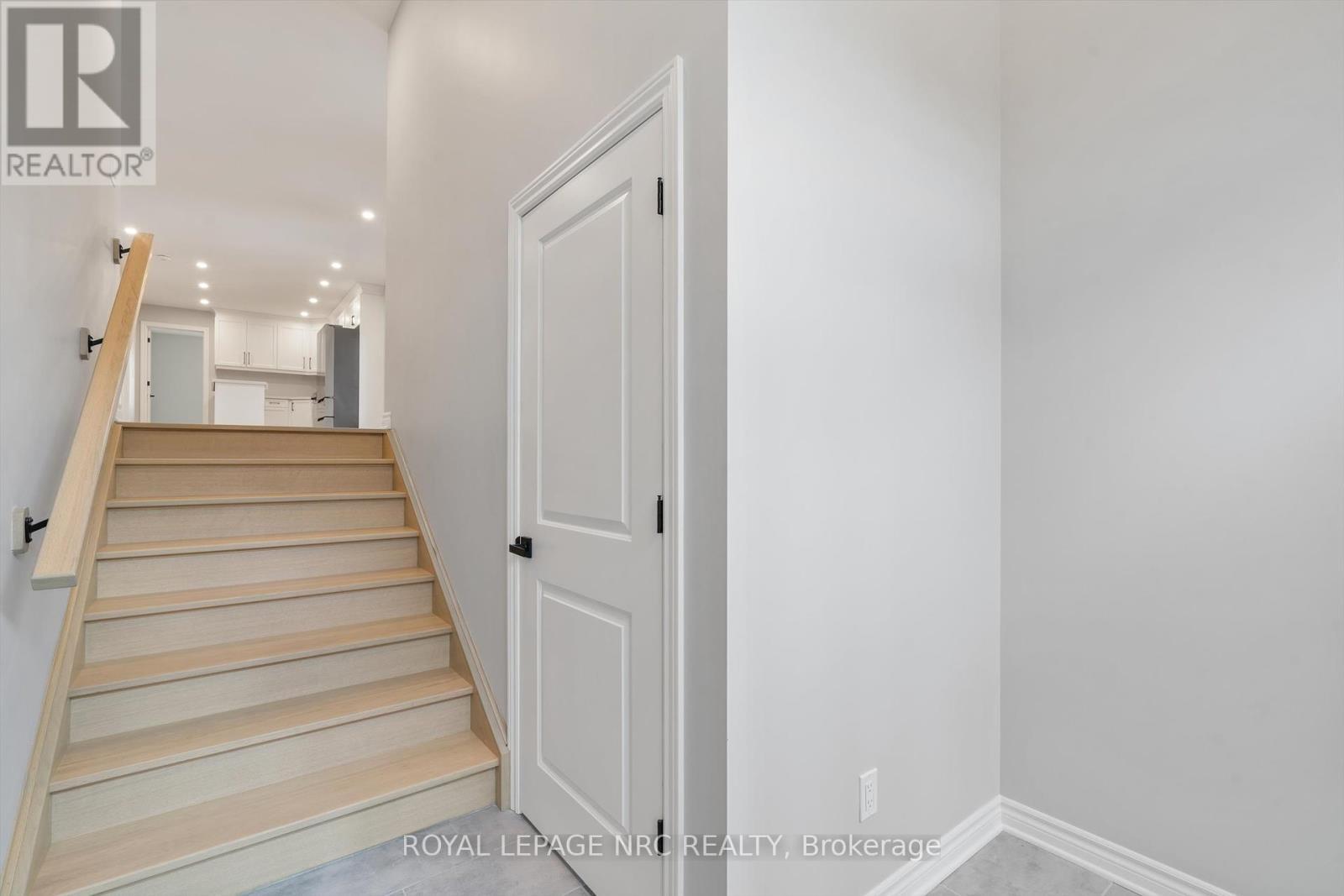 












137 ST. GEORGE STREET

,
Welland (Broadway),




Ontario
L3C5N7

