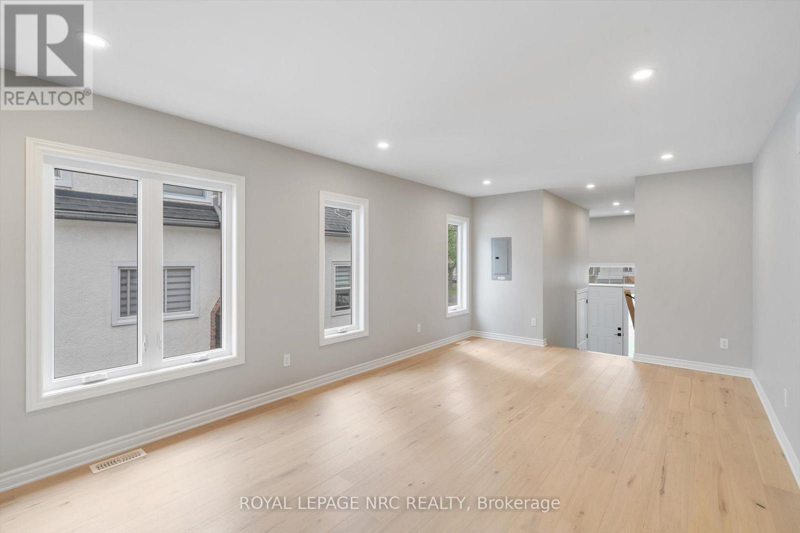 












137 ST. GEORGE STREET

,
Welland (Broadway),




Ontario
L3C5N7


