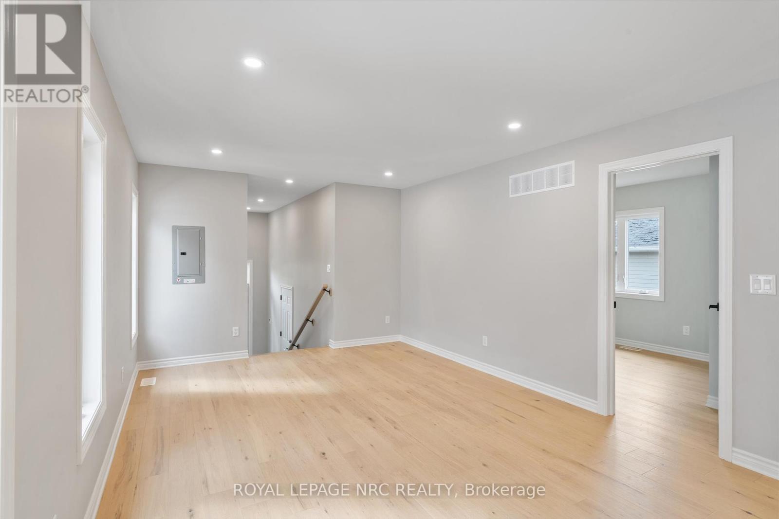 












137 ST. GEORGE STREET

,
Welland (Broadway),




Ontario
L3C5N7

