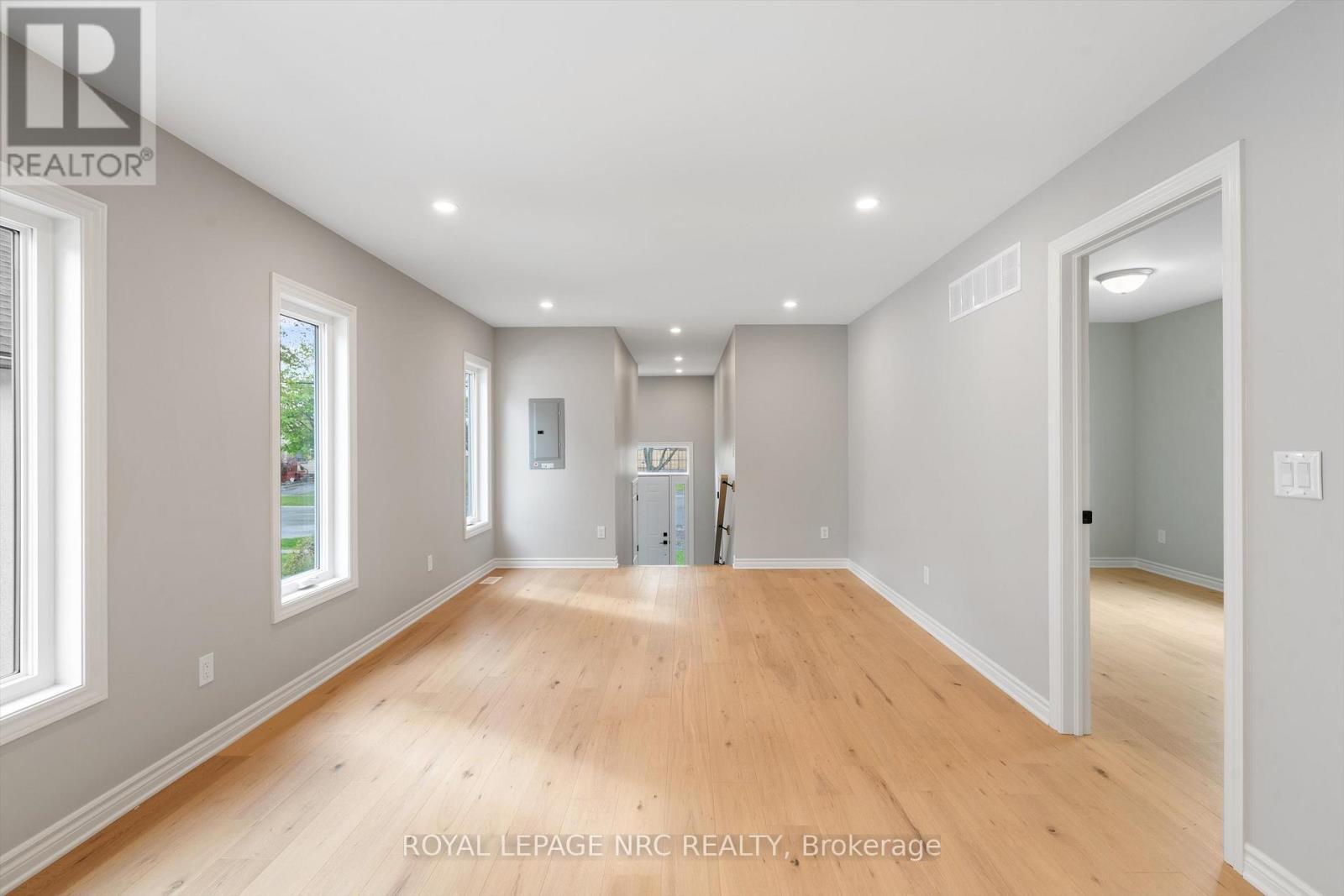 












137 ST. GEORGE STREET

,
Welland (Broadway),




Ontario
L3C5N7

