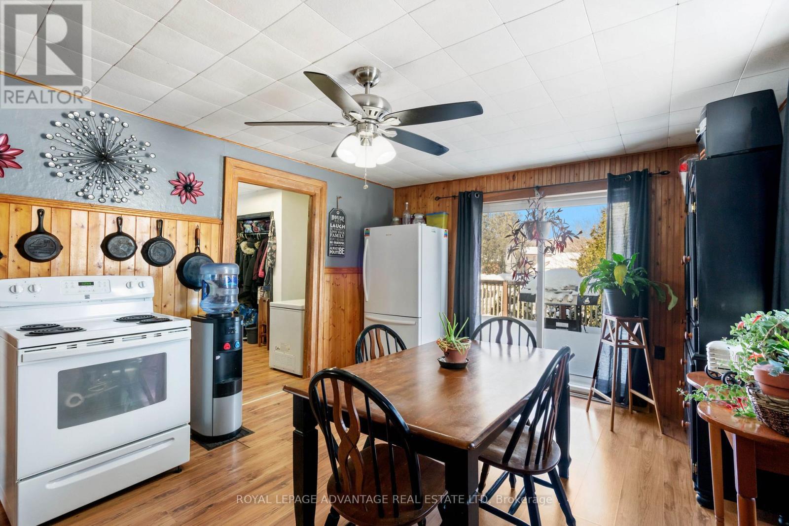 












37 WILLIAM STREET

,
Rideau Lakes,




Ontario
K0E1G0

