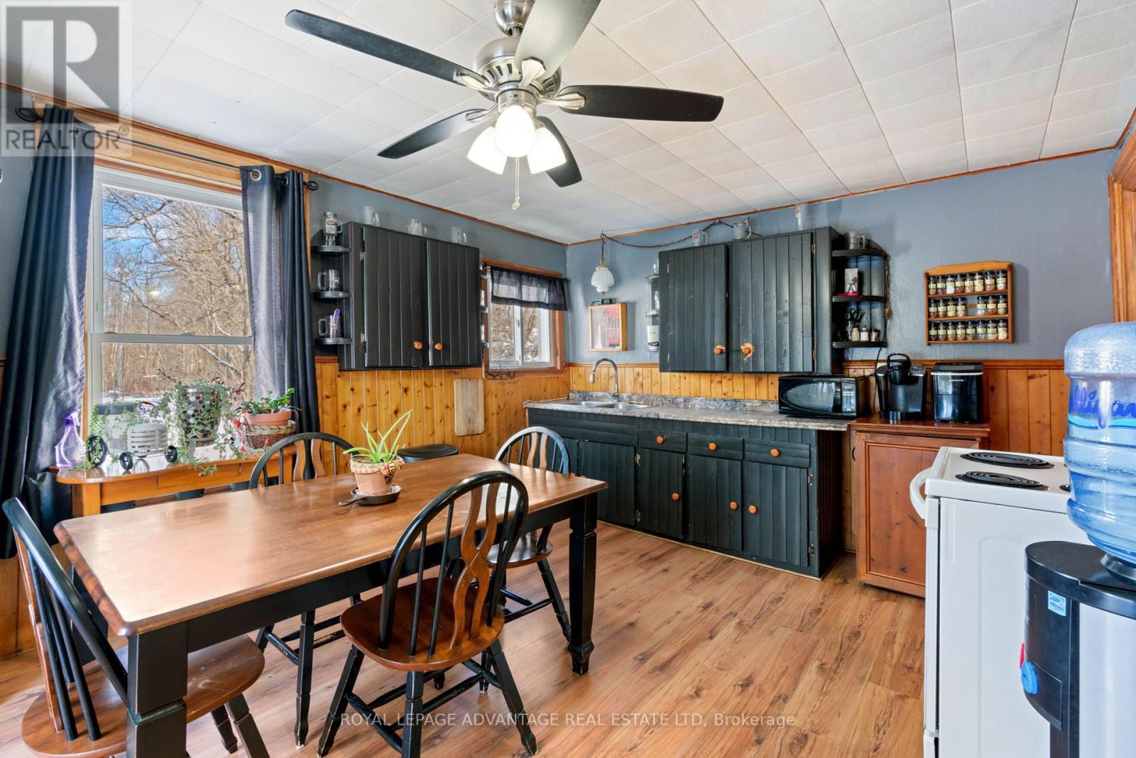 












37 WILLIAM STREET

,
Rideau Lakes,




Ontario
K0E1G0

