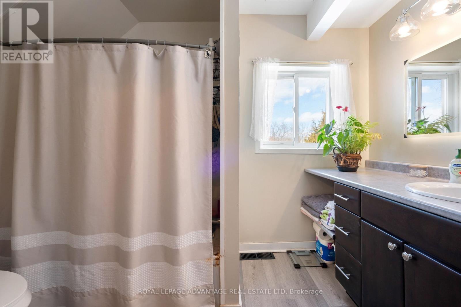 












37 WILLIAM STREET

,
Rideau Lakes,




Ontario
K0E1G0

