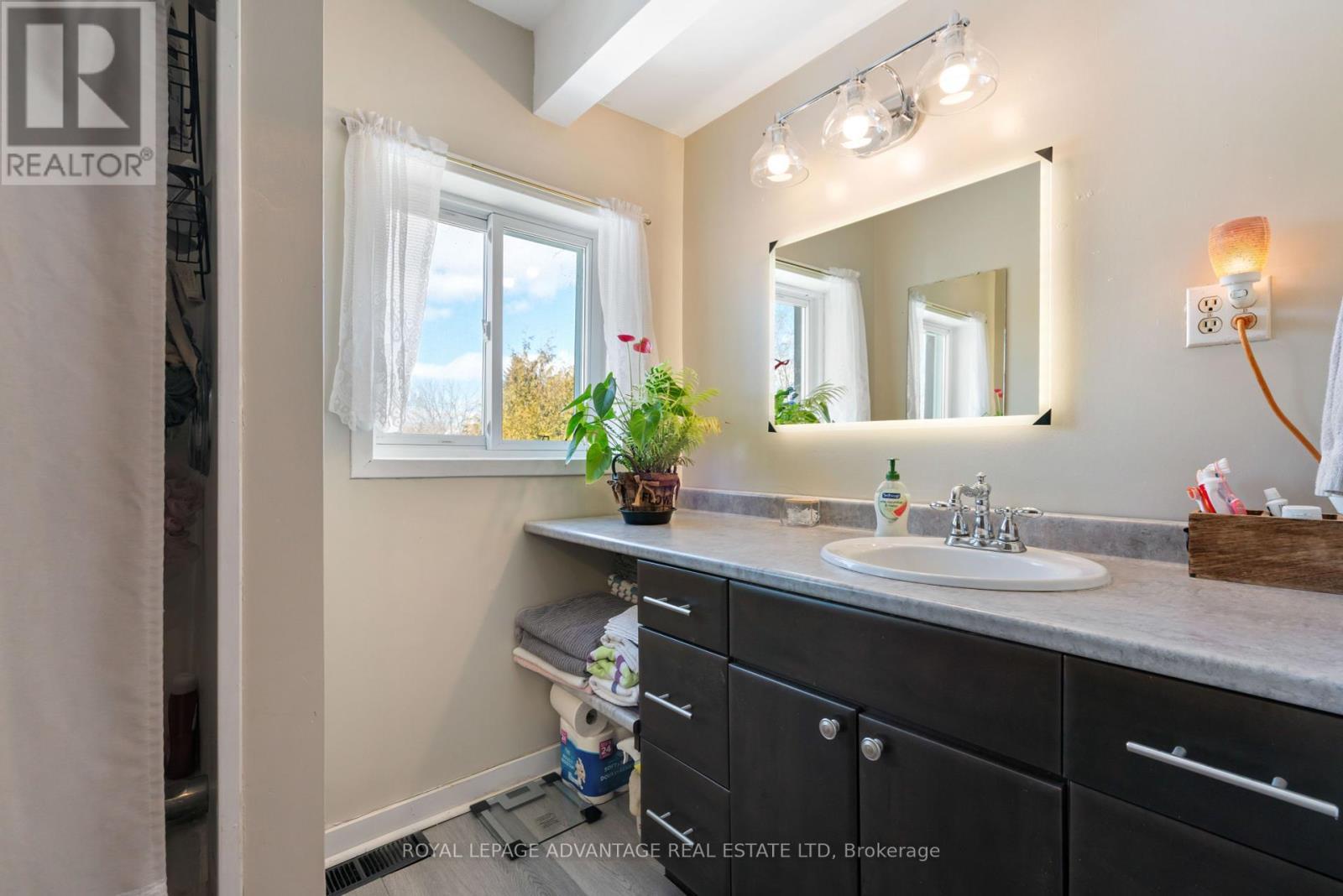 












37 WILLIAM STREET

,
Rideau Lakes,




Ontario
K0E1G0

