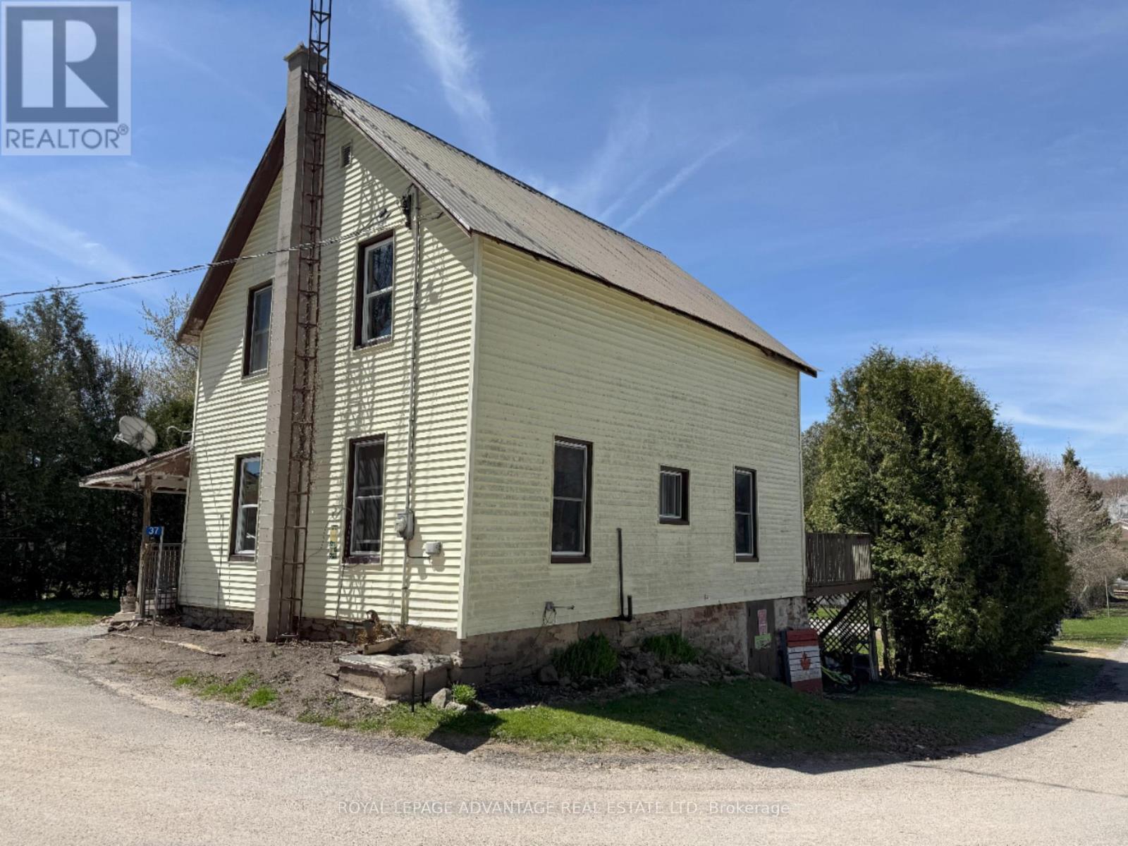 












37 WILLIAM STREET

,
Rideau Lakes,




Ontario
K0E1G0

